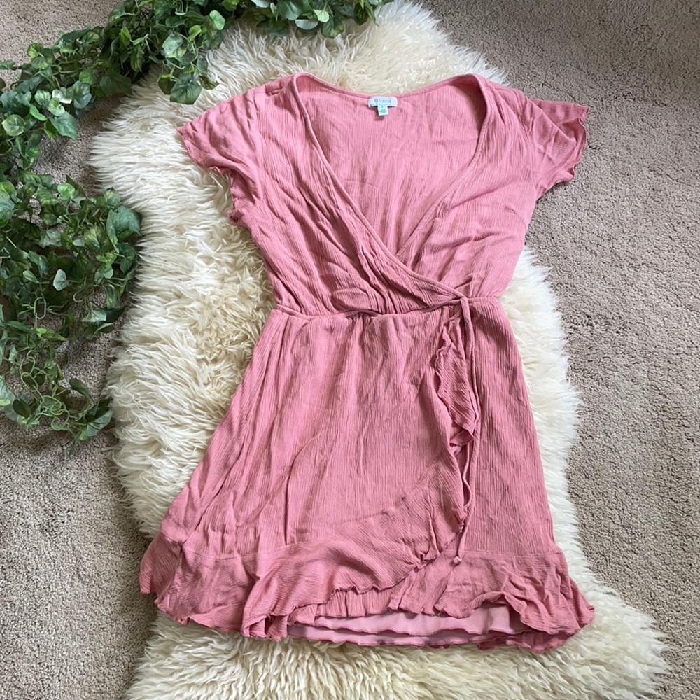 Cute pink party dress!
